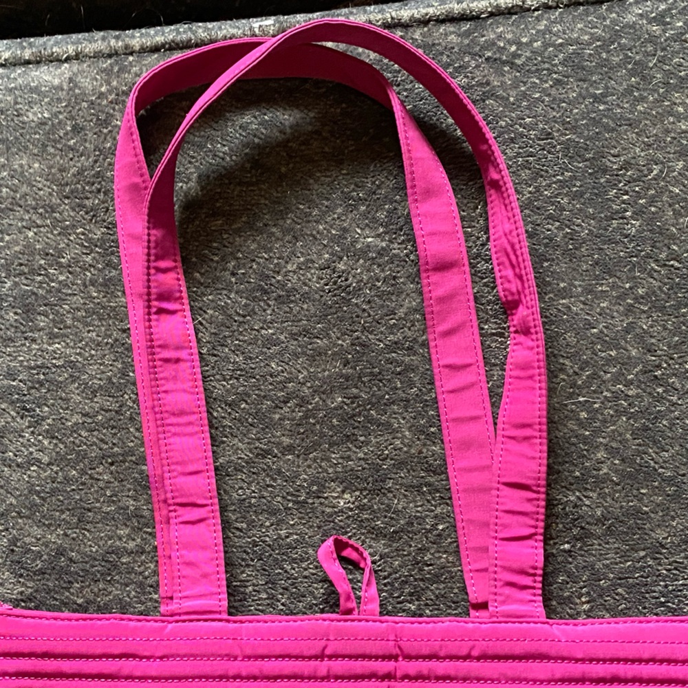 Vera Bradley large bucket tote mad, quilted fuchsia pink - Picture 5 of 10